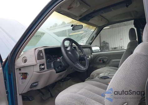 1998 Chevrolet C1500 Fleetside из США, поврежденный, VIN 2GCEC19R2W1108282
